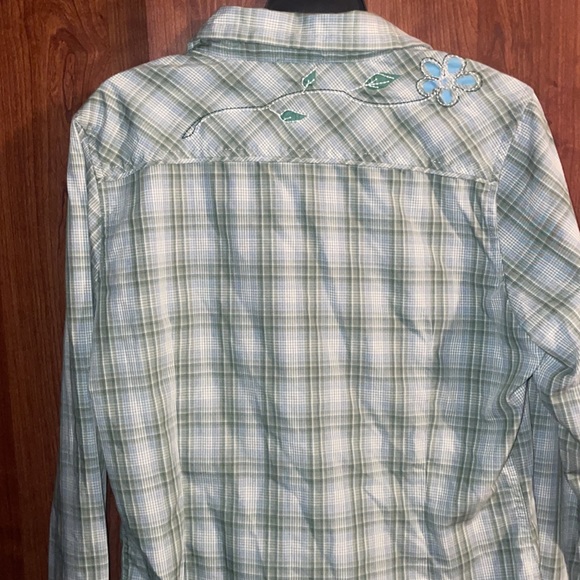 North Face Plaid Long Sleeve Ladies Shirt w Floral Embroidered & Shiny Buttons - Picture 4 of 7